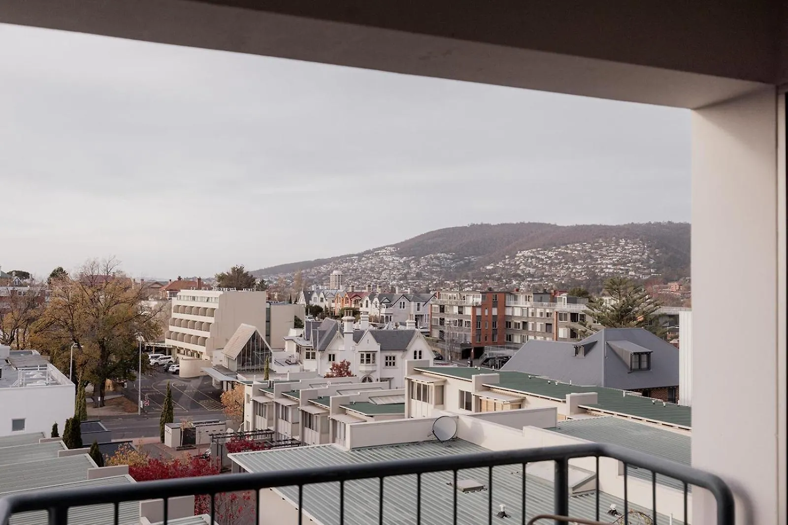 Battery Point Retreat With River Views ホバート アパート