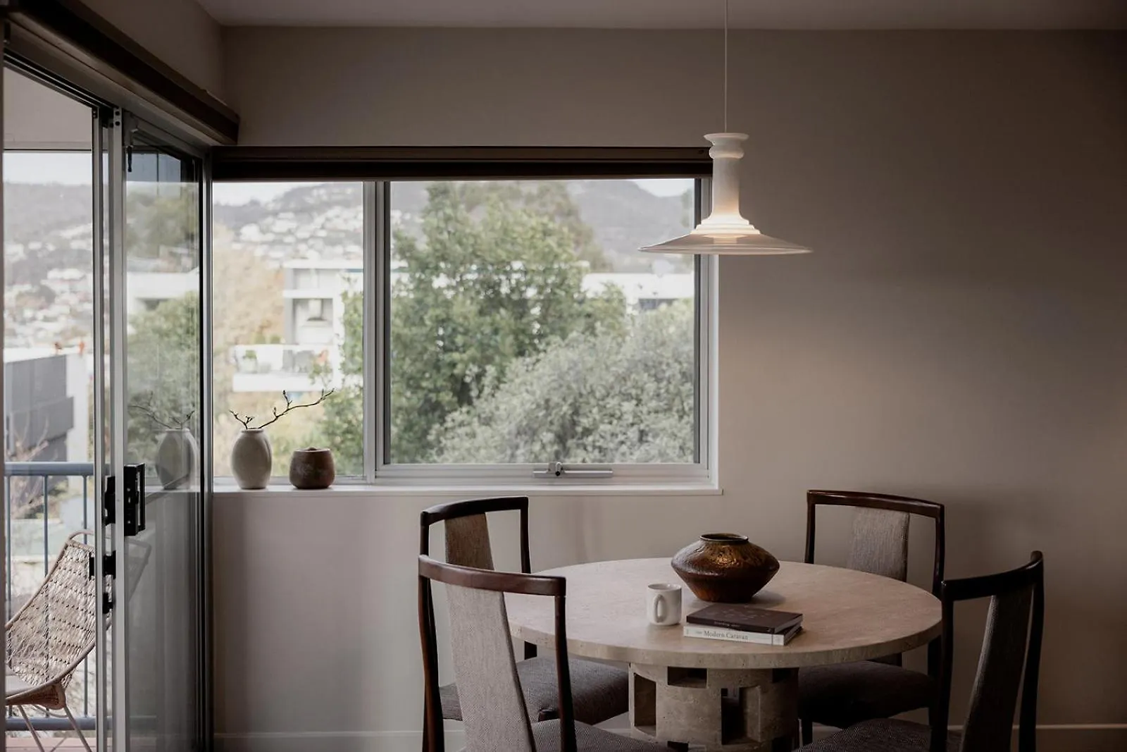 Battery Point Retreat With River Views ホバート アパート