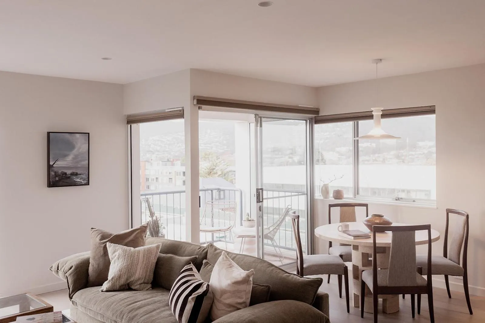 Battery Point Retreat With River Views ホバート アパート