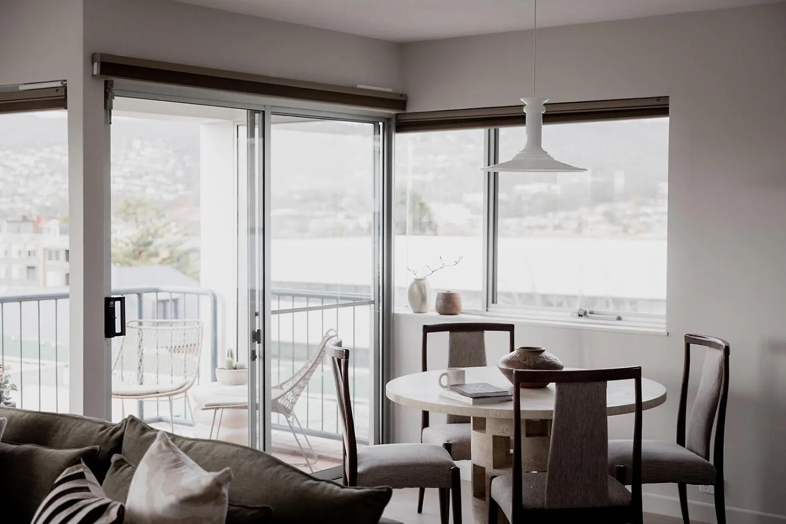 Battery Point Retreat With River Views ホバート アパート